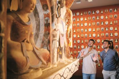 励着每一位 励着每一位