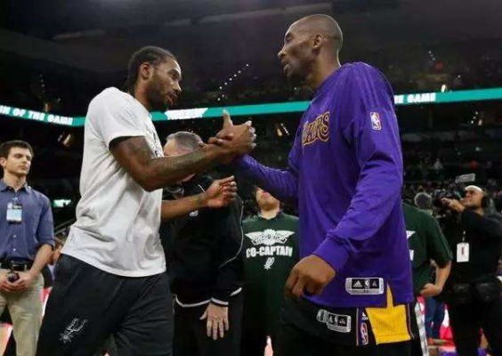 恩比德简直不敢相信，布伦森这球居然还能吹犯规！